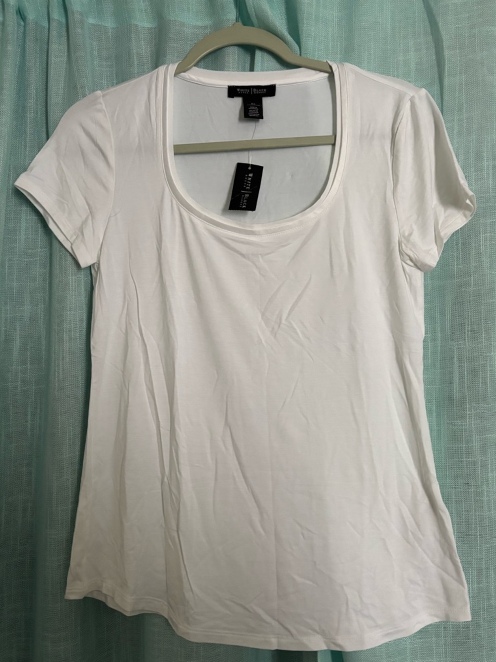 White House Black Market Short Sleeve Scoop Neck Top